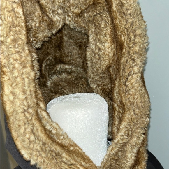 Marmot Black Jacket with Tan Faux Fur Hood - Picture 6 of 10